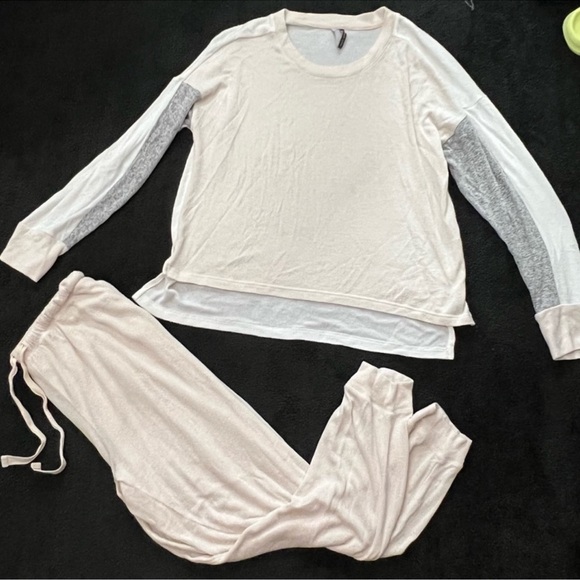Jaclyn Smith Other - Jaclyn Intimates Soft Vanilla Buttery Top Bottoms PJ Jogger Set Loungewear LRGE